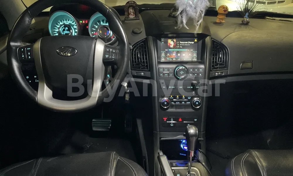 Vehicle photo 9