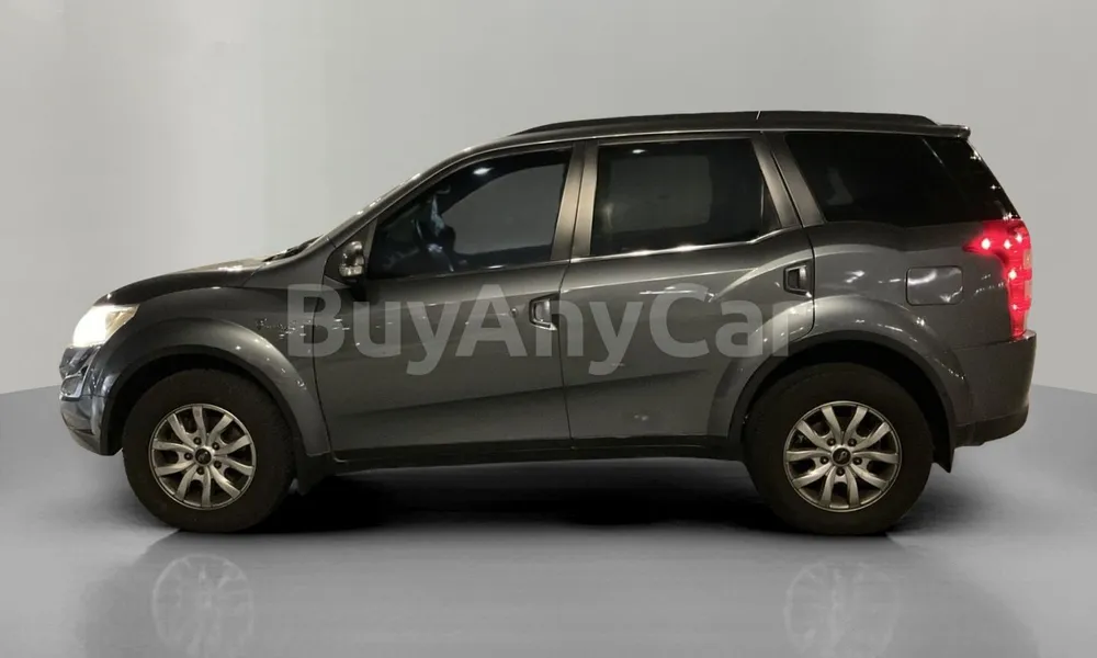Vehicle photo 4