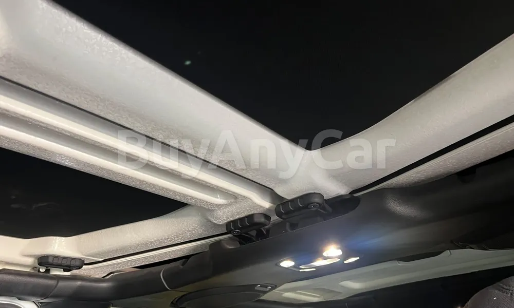Vehicle photo 7