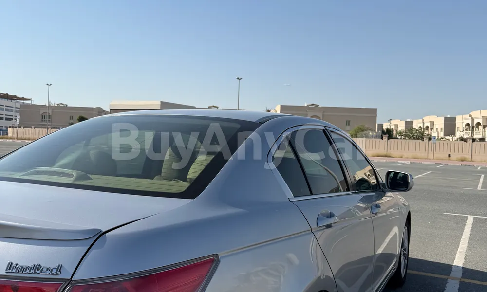 Vehicle photo 6