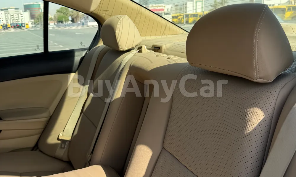 Vehicle photo 7