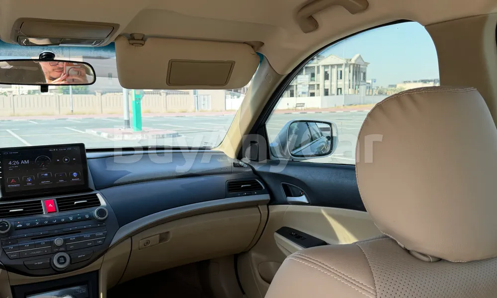 Vehicle photo 8
