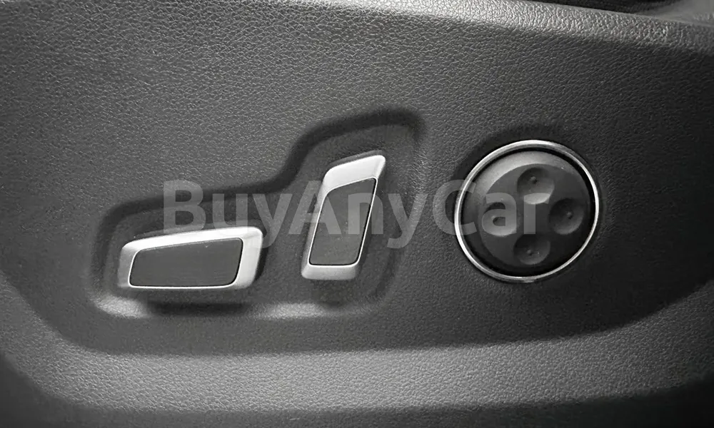 Vehicle photo 15