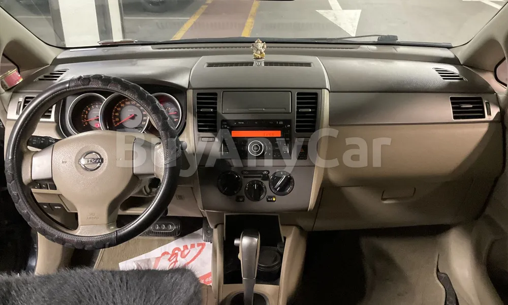 Vehicle photo 8
