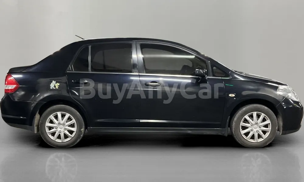 Vehicle photo 3
