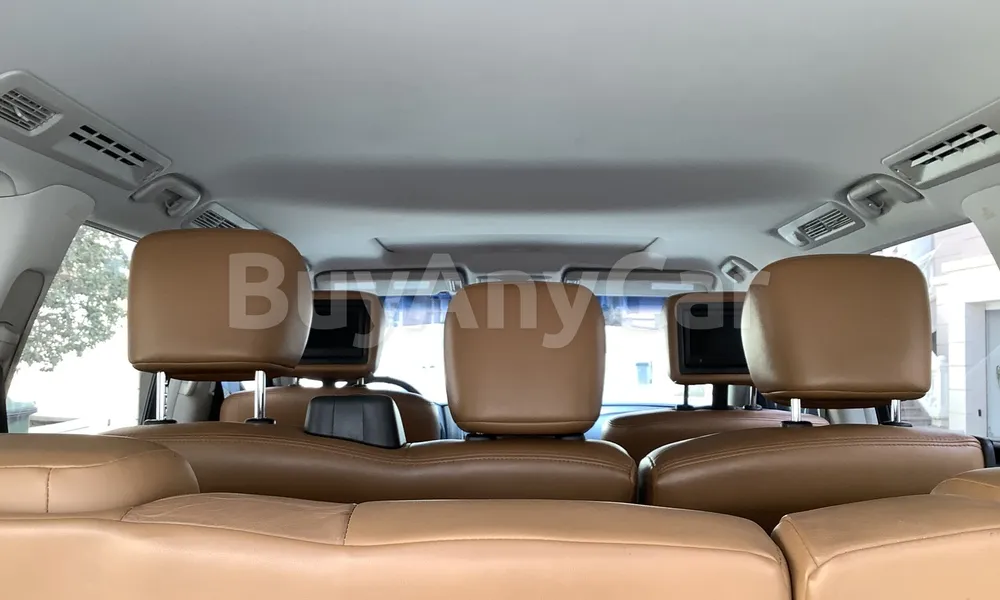 Vehicle photo 8