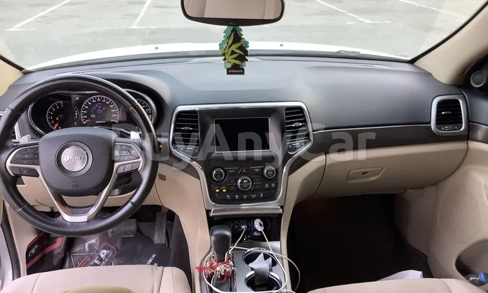 Vehicle photo 6