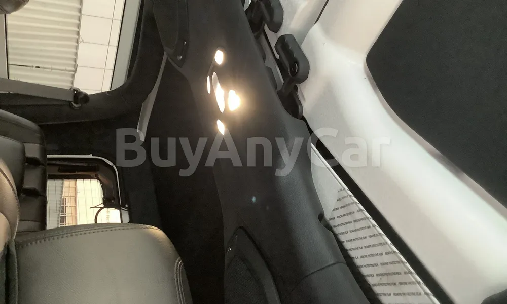 Vehicle photo 9