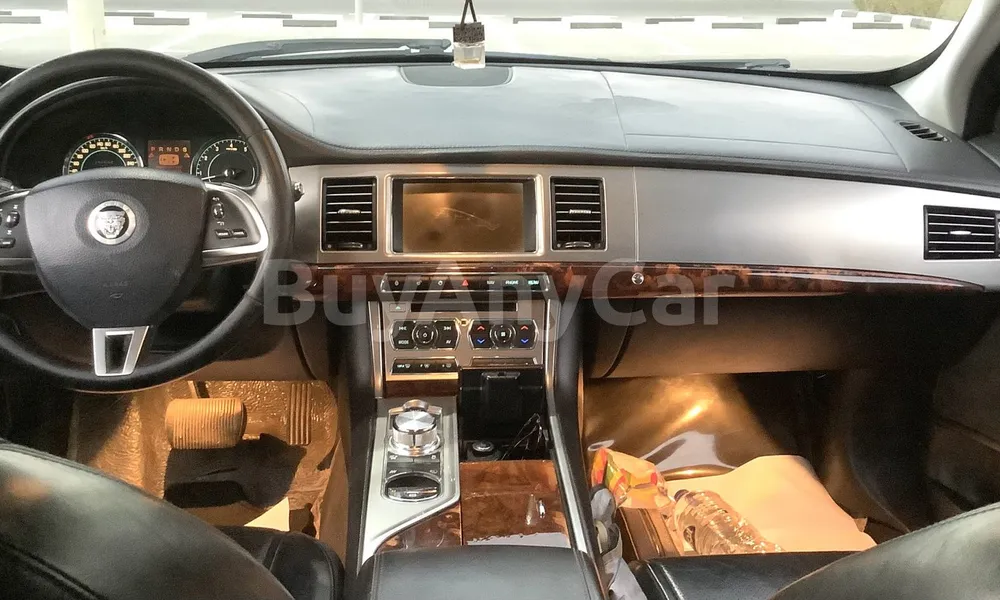 Vehicle photo 8