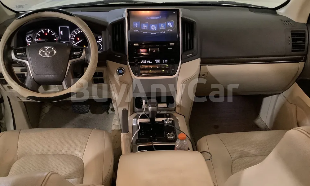 Vehicle photo 8