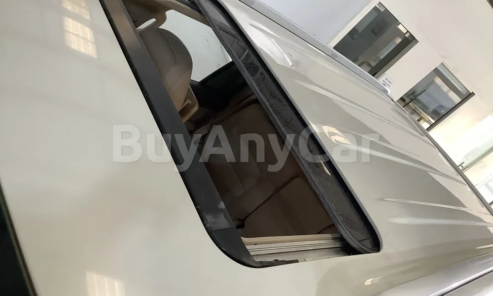 Vehicle photo 6