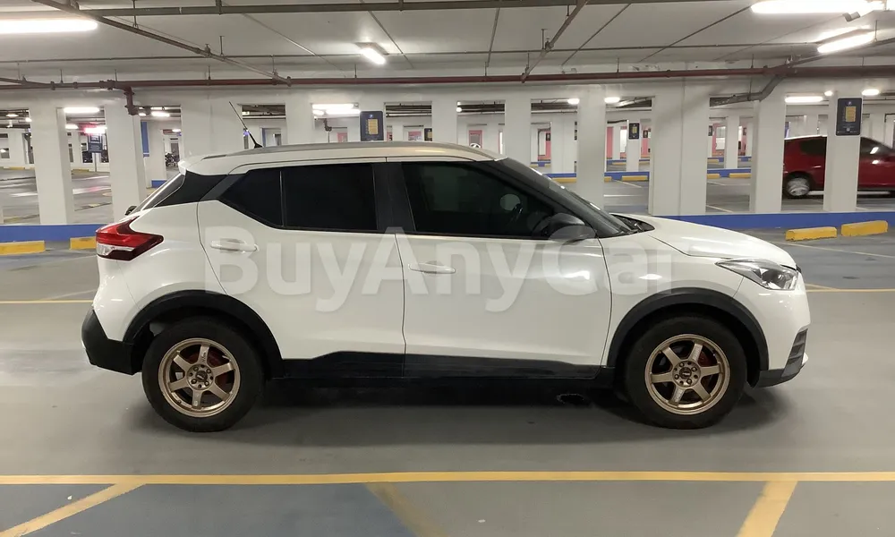 Vehicle photo 3