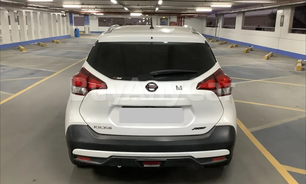 Vehicle photo 2