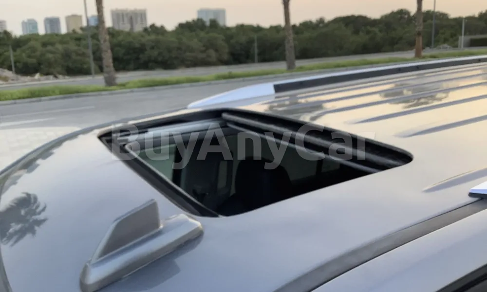 Vehicle photo 6