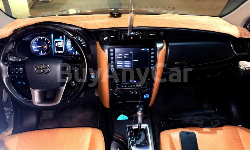 Vehicle photo 9