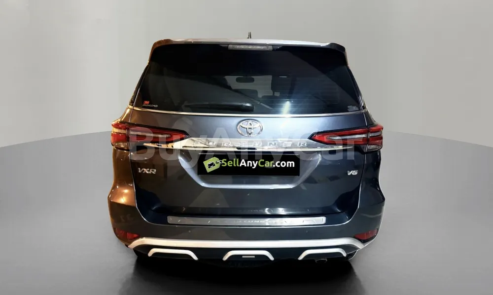 Vehicle photo 2