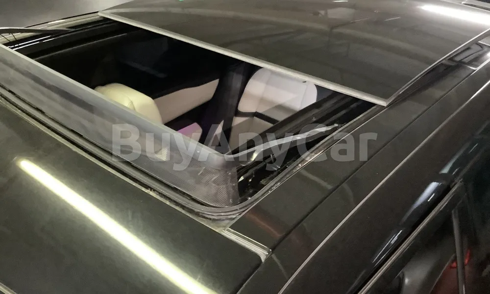 Vehicle photo 5