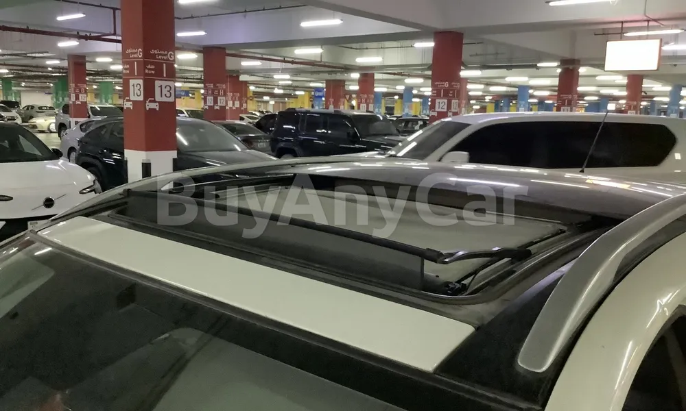 Vehicle photo 7