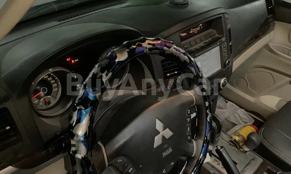 Vehicle photo 9