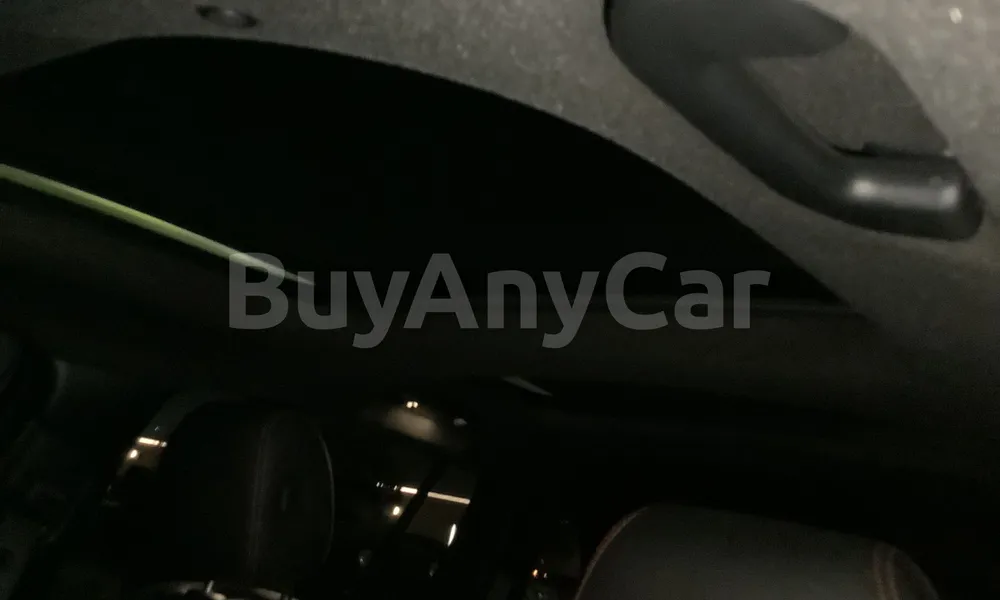 Vehicle photo 9