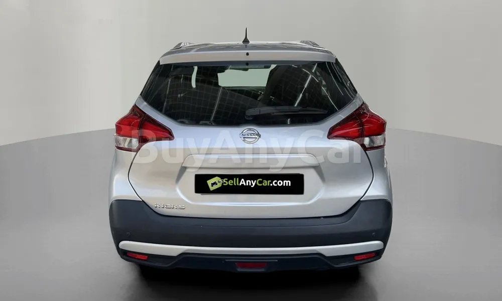 Vehicle photo 2
