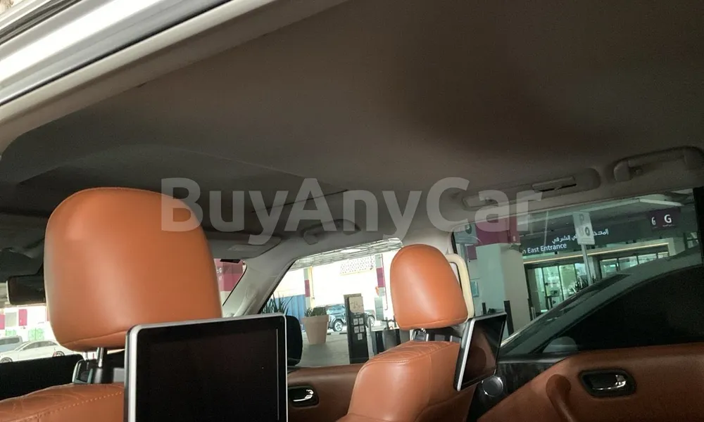 Vehicle photo 8