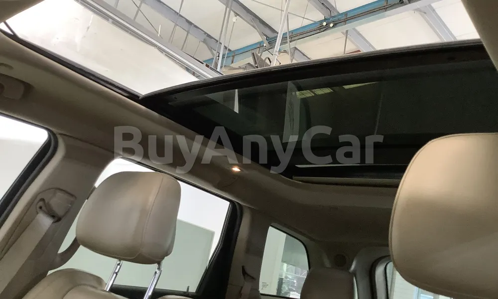 Vehicle photo 8