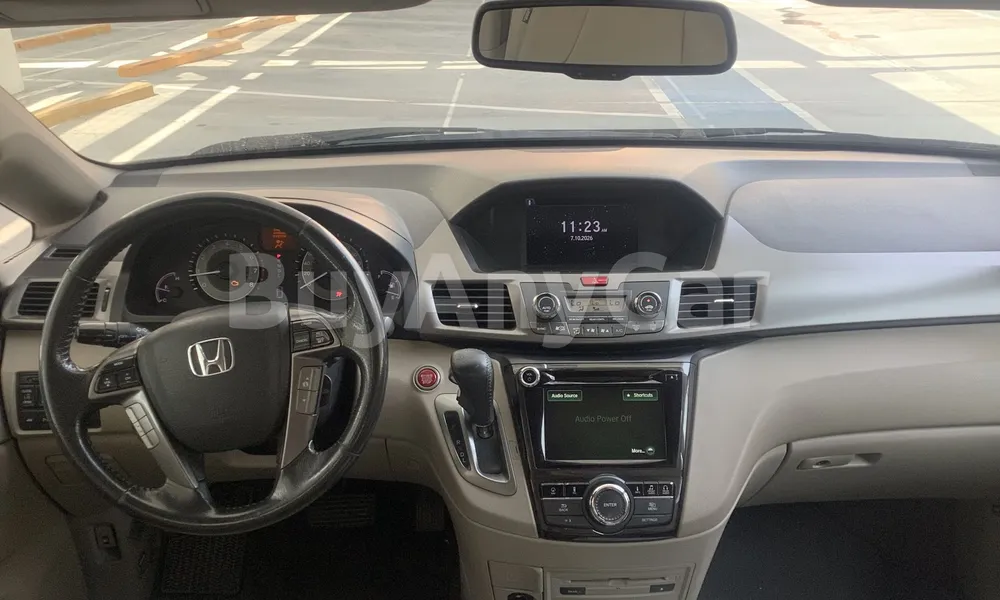 Vehicle photo 10