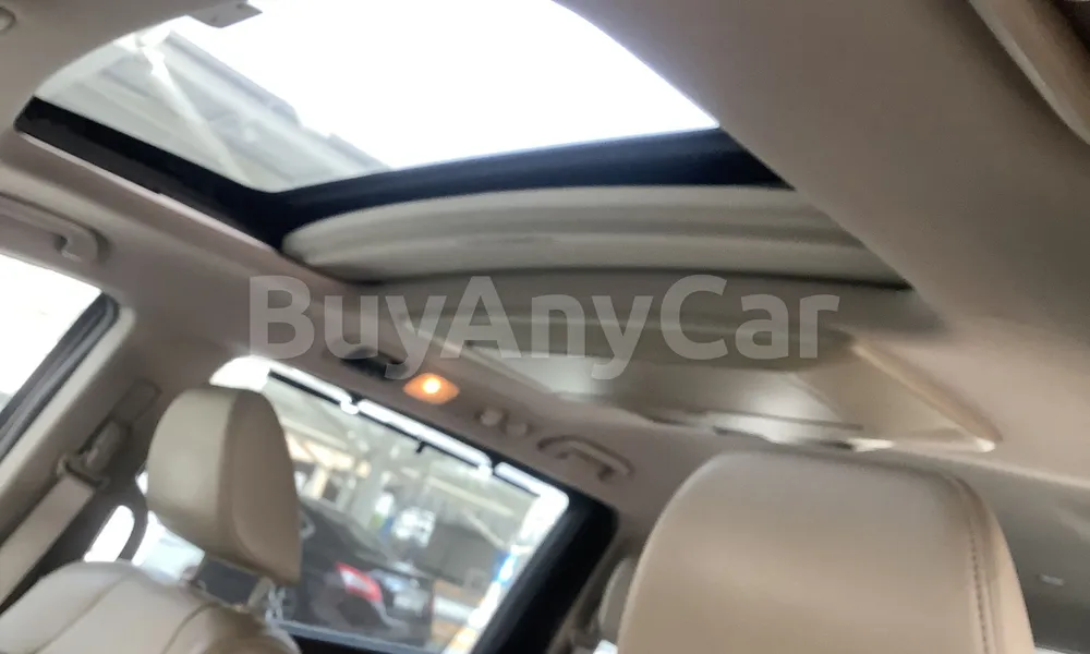Vehicle photo 11