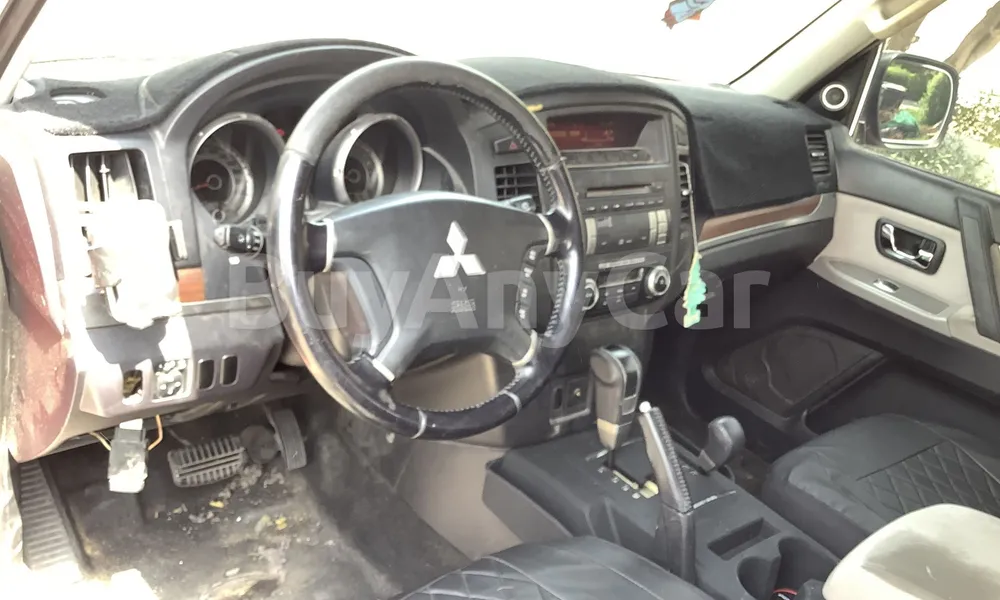 Vehicle photo 7