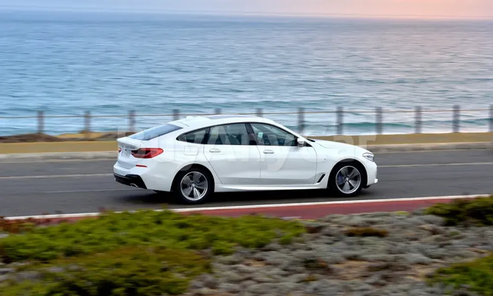 Vehicle photo 5