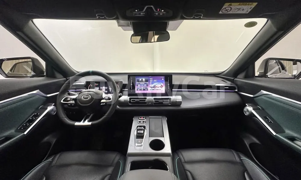 Vehicle photo 4