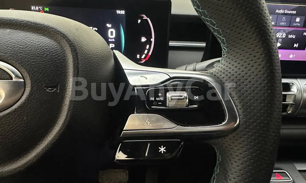 Vehicle photo 14