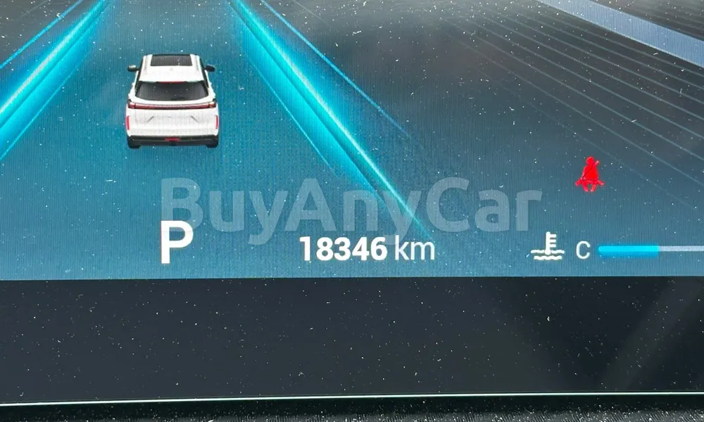 Vehicle photo 8