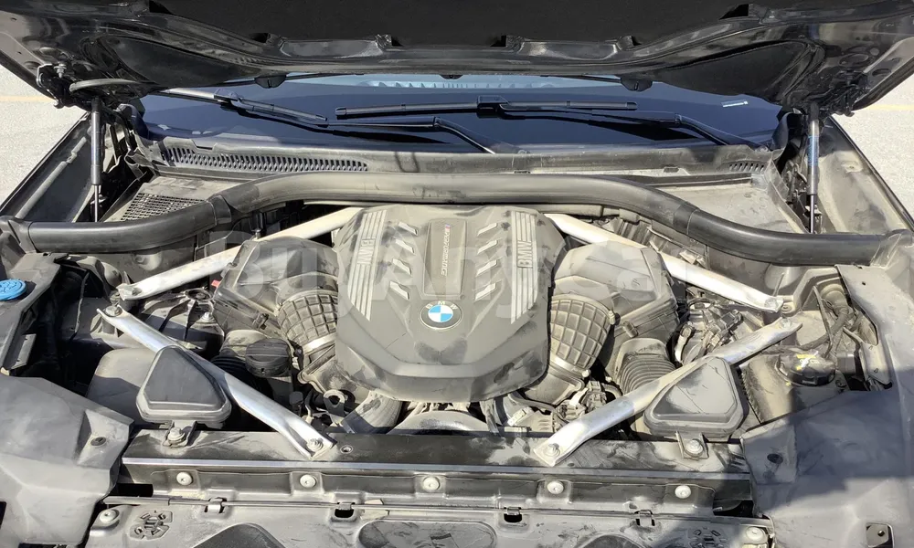 Vehicle photo 7