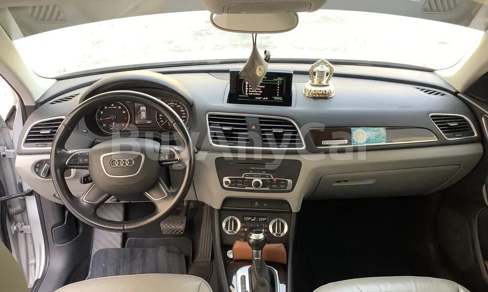 Vehicle photo 8