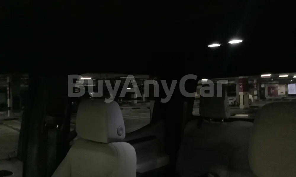 Vehicle photo 9