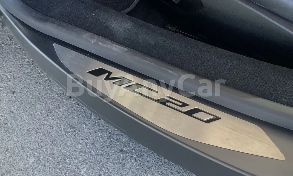 Vehicle photo 9