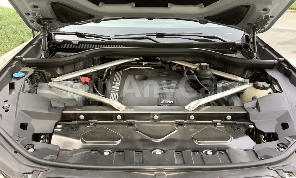 Vehicle photo 5