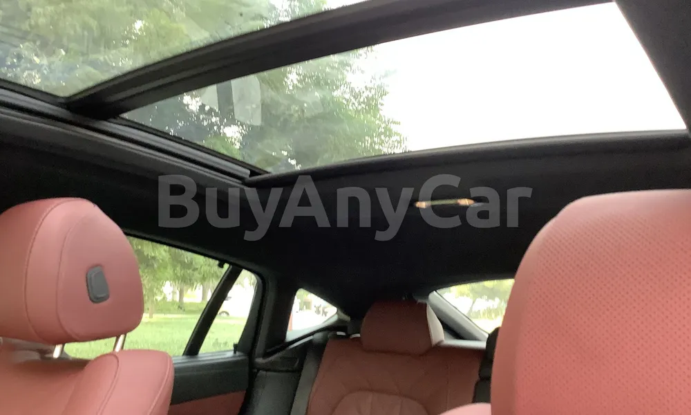 Vehicle photo 9