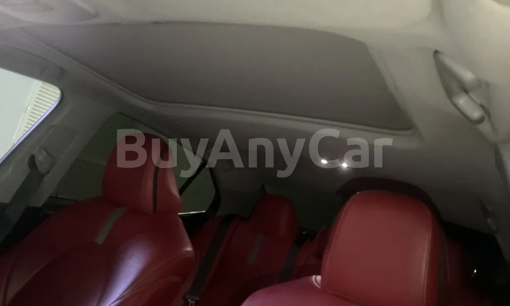 Vehicle photo 9