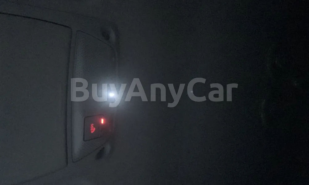 Vehicle photo 8