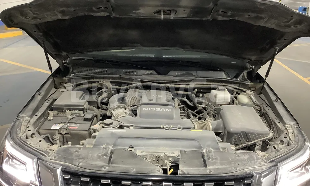 Vehicle photo 6