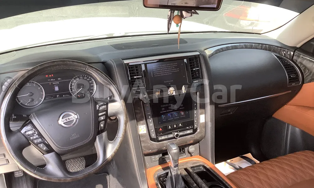 Vehicle photo 9