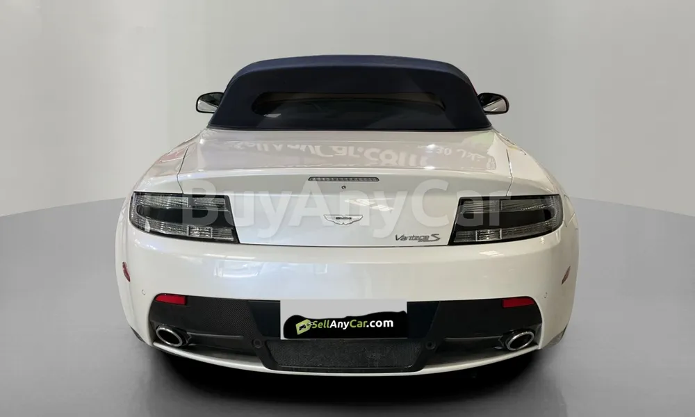 Vehicle photo 2