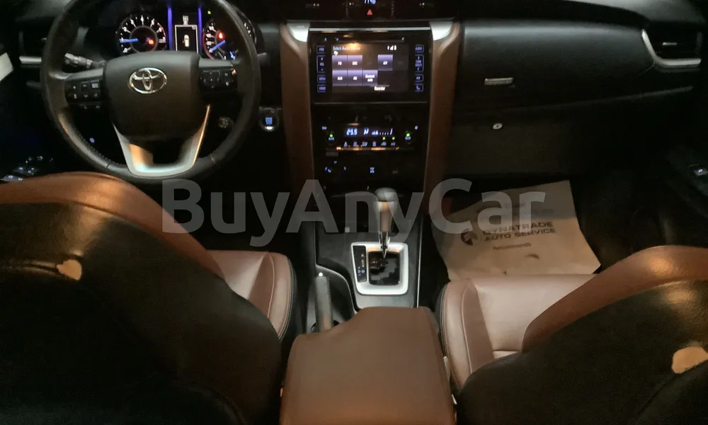 Vehicle photo 8