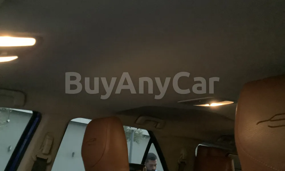 Vehicle photo 9