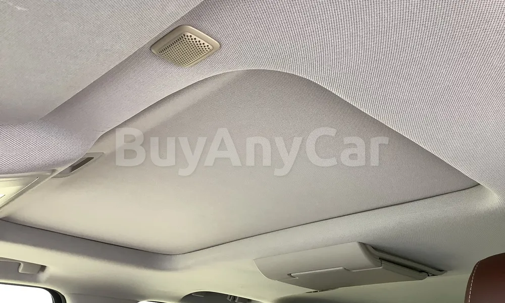 Vehicle photo 9