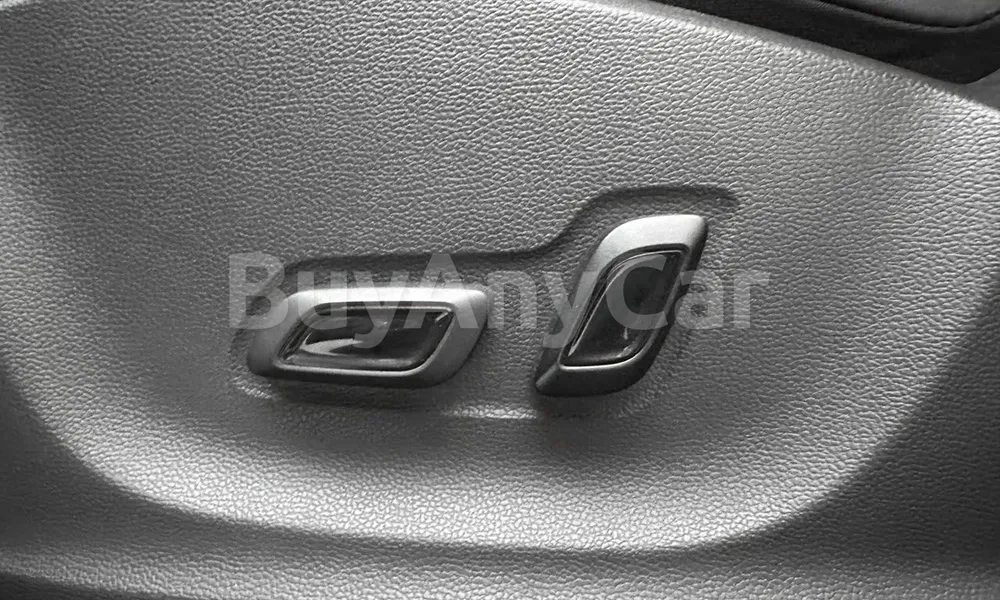 Vehicle photo 14