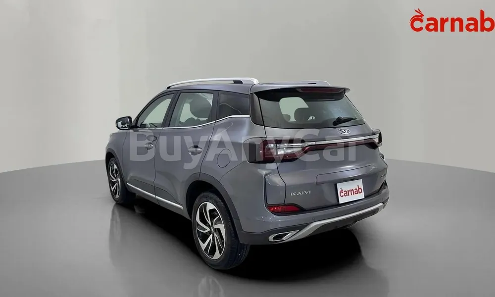 Vehicle photo 7